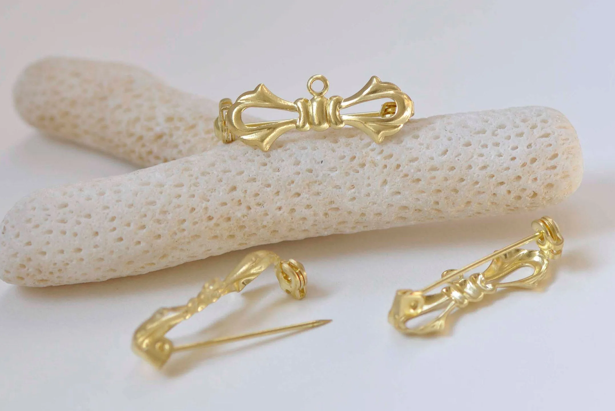 10 pcs Raw Brass Bow Tie Safety Pin Brooch Findings 10x27mm A2483