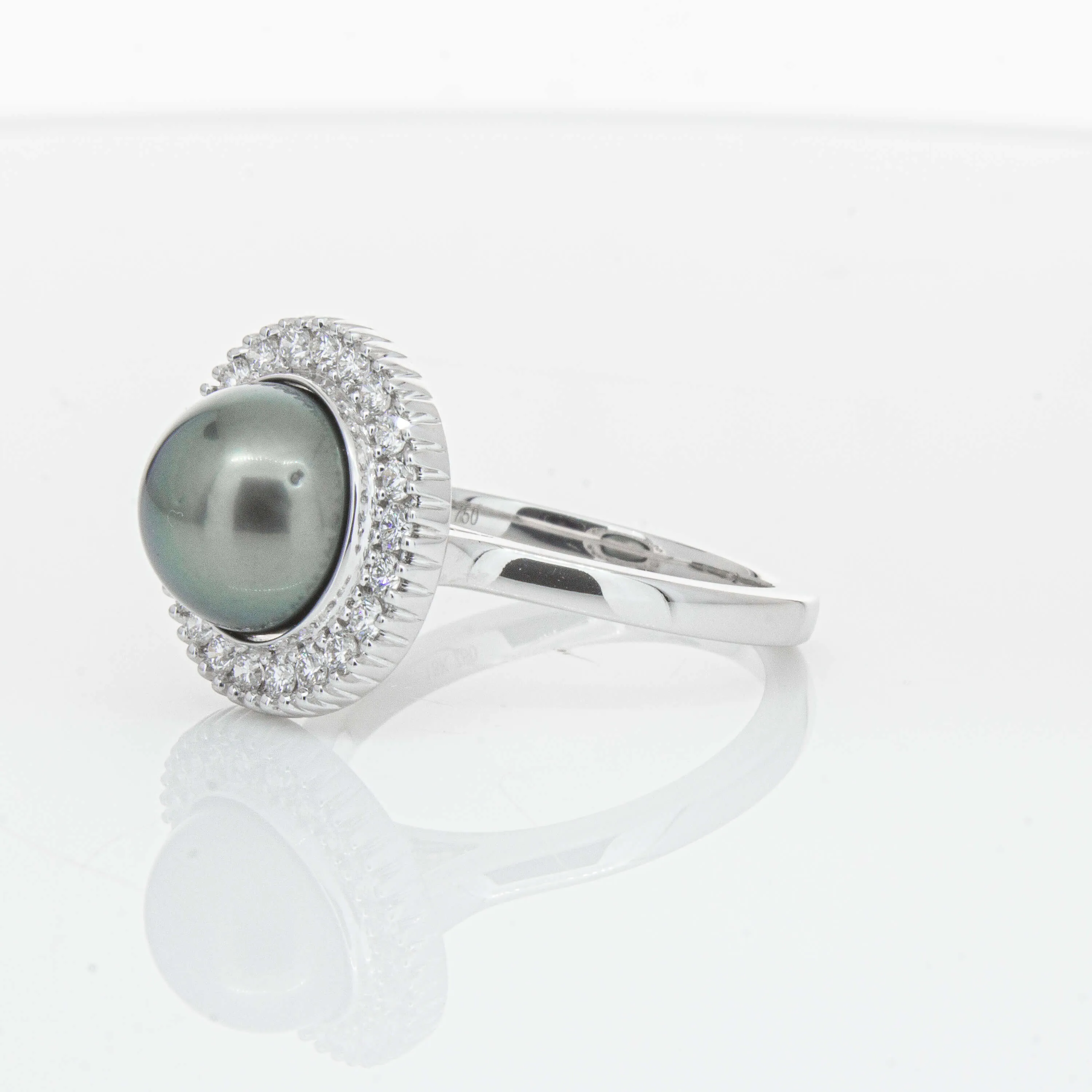 18ct White Gold 9.1mm Tahitian Black Pearl & Diamond Daisy Ring
