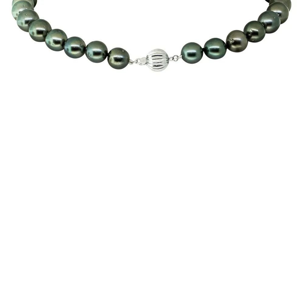 18ct White Gold Cultured Black Pearl Necklace