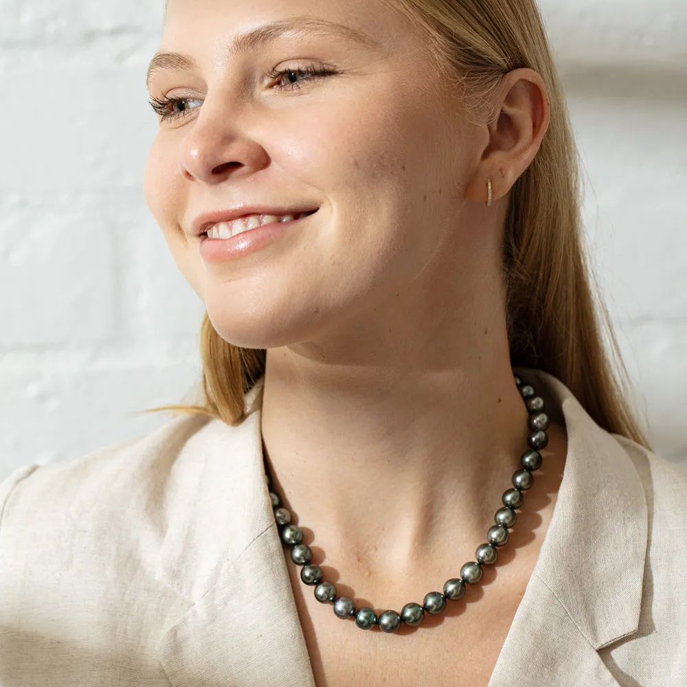 18ct White Gold Cultured Black Pearl Necklace