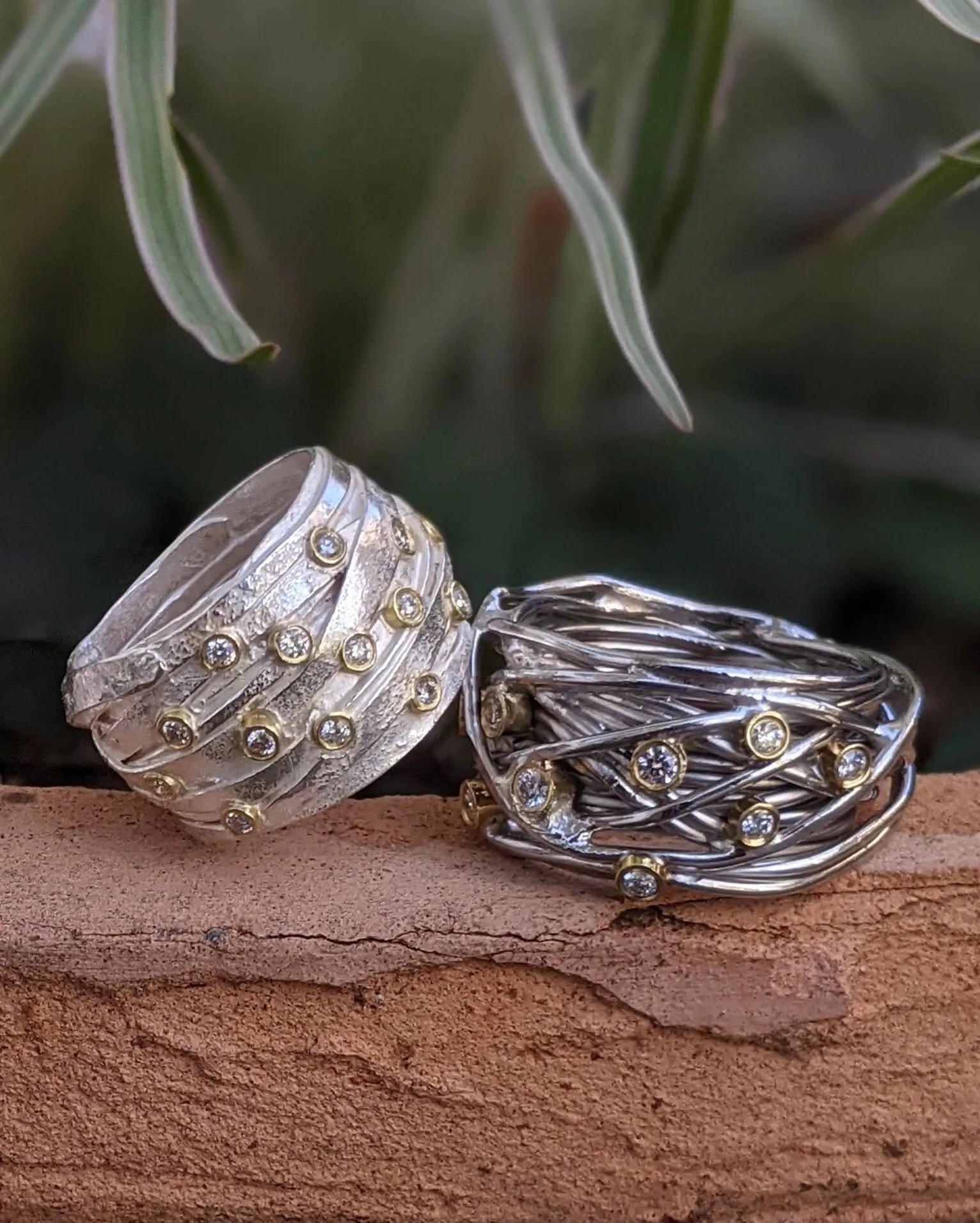 Silver wrap ring with 14 Brilliant diamonds set in 18kt Gold
