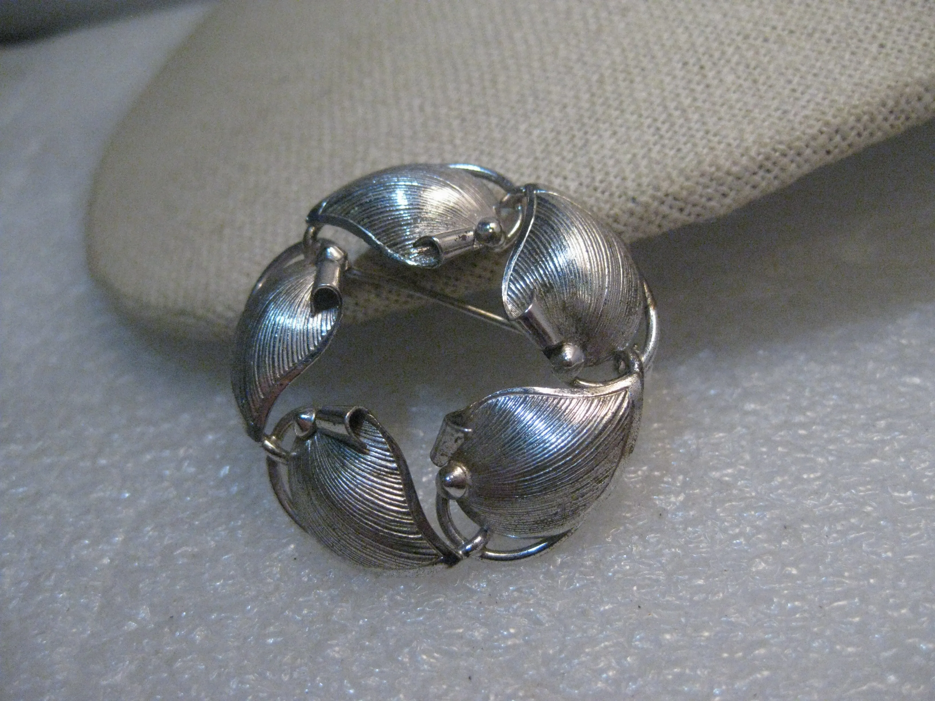 Vintage Sterling Silver Leaf Brooch, Circle, signed TK, 1960's, 5.67 grams, 1.5"