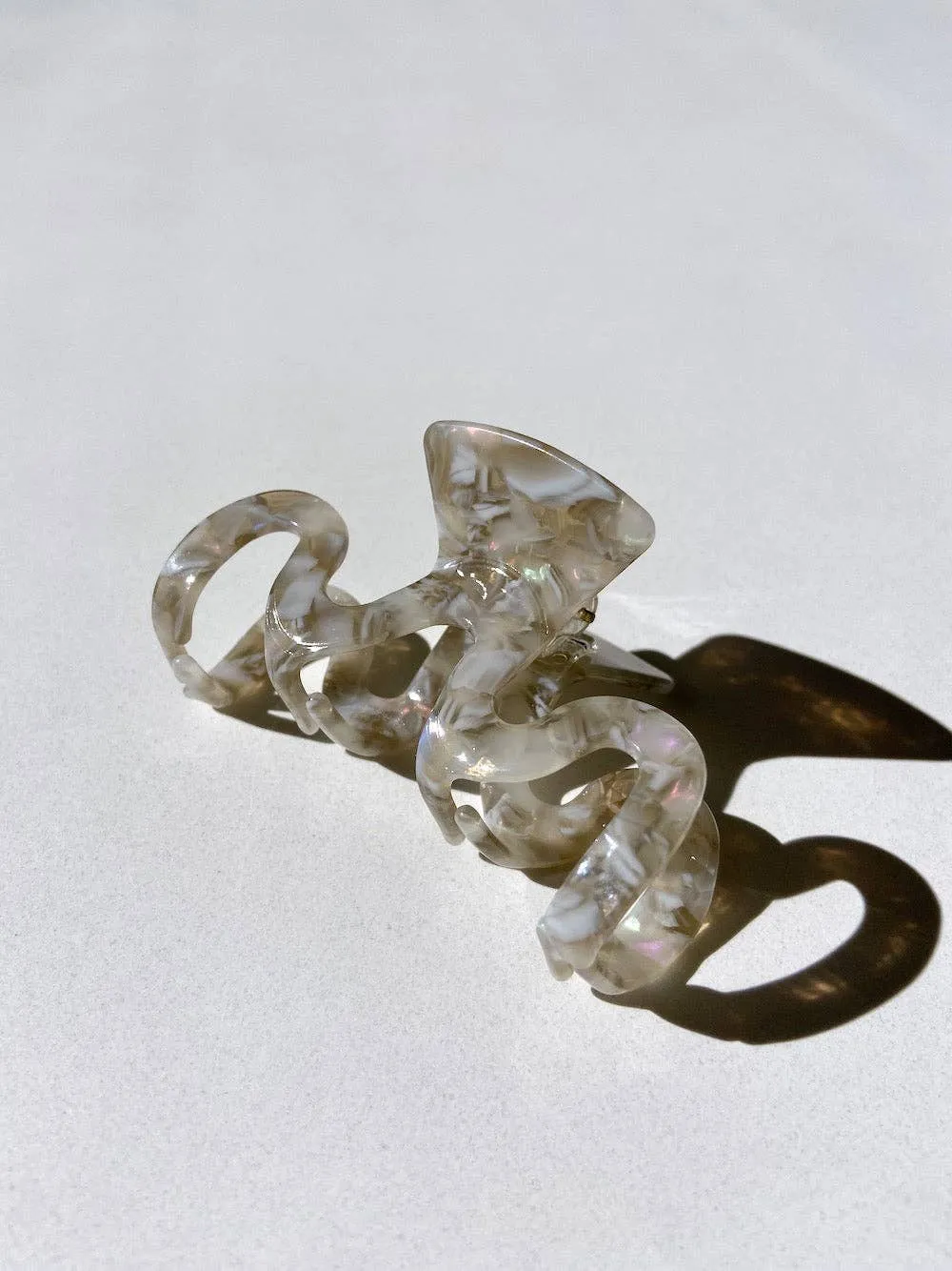 Wavy Resin Hair Claw Clip
