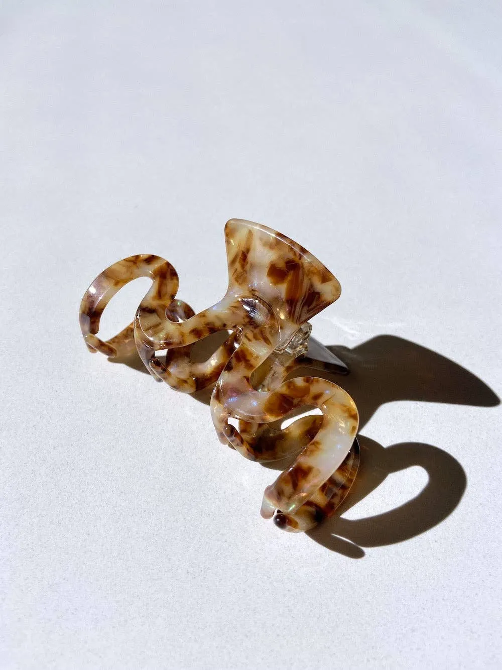 Wavy Resin Hair Claw Clip